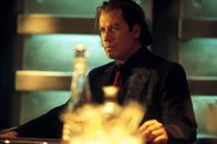 Passwort: Swordfish – Der superreiche Geschäftsmann Gabriel Shear (John Travolta) sucht einen Mann für ein hochbrisantes Projekt: Ein Hacker soll ins Computernetz der Regierung eindringen, um die schwarzen Kassen der nationalen Drogenbehörden zu plündern ...