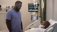 Atlanta Medical – Der Sohn pflegt den Vater: Malcolm-Jamal Warner als AJ Austin, David Alan Grier als Lamar Broome