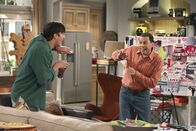 Two and a Half Men – Werden Walden (Ashton Kutcher, l.) und Alan (Jon Cryer, r.) wirklich heiraten?; Werden Walden (Ashton Kutcher, l.) und Alan (Jon Cryer, r.) wirklich heiraten?