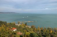 Re: – Der größte Karpfenangel-Wettbewerb der Welt wurde 2020 zum sechsten Mal am ungarischen Balaton ausgetragen. Über 200 Mannschaften reisten aus aller Herren Länder an, um eine Woche lang am größten Binnensee Mitteleuropas um die Wette zu angeln.