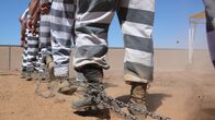Lockdown - Hinter Gittern – Chain gang marches in cadence