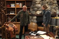 Last Man Standing – L-R: Ed Alzate (Hector Elizondo) und Kyle Anderson (Christoph Sanders)