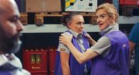 Mermaids Don't Cry – Frau Petra (Gerti Drassl, m.), Mrs. Biber (Inga Busch).
