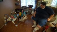 Mein Leben mit 300 kg – Doug spends time with his wife, Ashley, and his kids.