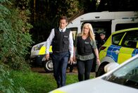 Protection – DI Richard Bewley (Andrew Knott, li.), DI Liz Nyles (Siobhan Finneran, re.)