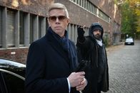 Alles oder Nichts – Als Daniel (Raphael Vogt, r.) von Olaf (Thomas Morris, l.) unter Druck gesetzt wird, trifft er eine fatale Entscheidung ...