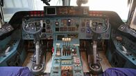 Mega Transport – Bildunterschrift: Die Bedienelemente im Cockpit müssen alle manuell betätigt werden. Digitale Instrumente sucht man hier vergebens.