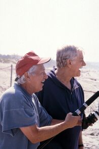 Diagnose: Mord – Mark (Dick Van Dyke, r.) und sein blinder Freund Leo (Leo Penn, l.) beim Angeln.