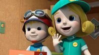 Super Wings – Alain und Adriana freuen sich über ihr Paket.