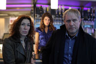 Tatort – Adele Neuhauser (Bibi Fellner), Amila Sijamija (Vesna), Harald Krassnitzer (Moritz Eisner).