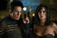 Zoolander 2 – Auf der Suche nach dem Promi-Mörder werden Derek (Ben Stiller, l.) und Valentina Valencia (Penélope Cruz, r.) immer wieder Steine in den Weg gelegt ...