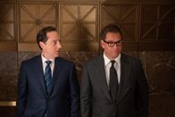Bull – Steve Perry (Brennan Brown, l.); Dr. Jason Bull (Michael Weatherly, r.); Steve Perry (Brennan Brown, l.); Jason Bull (Michael Weatherly, r.)