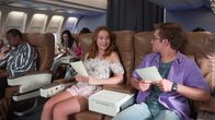 The Goldbergs – Brea Bee (Sadie Stanley, M.); Adam Goldberg (Sean Giambrone, r.)