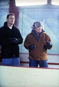 Malcolm mittendrin – Howie (Howie Long, l.) und Coach Clarence (Terry Bradshaw)
