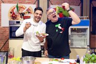 1, 2 oder 3 – Stefano Zarella (l.) stellt im Studio seine Kochkünste unter Beweis.