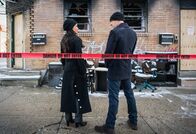 Elementary – Holmes (Jonny Lee Miller, r.) und Watson (Lucy Liu, l.) untersuchen den Mord an einem professionellen Video-Game-Spieler, der vor laufender Kamera vor seinen Fans angegriffen wurde. Aber wer steckt wirklich hinter der widerwärtigen Tat?; Holmes (Jonny Lee Miller, r.) und Watson (Lucy Liu, l.) untersuchen den Mord an einem professionellen Video-Game-Spieler, der vor laufender Kamera vor seinen Fans angegriffen wurde. Aber wer steckt wirklich hinter der widerwärtigen Tat?