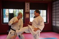 Pfad der Rache – L-R: Karate Sensei (Isaac Florentine), Frank Valera (Antonio Banderas)