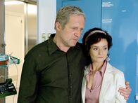 Der Winzerkönig – Harald Krassnitzer (Thomas Stickler), Katharina Stemberger (Andrea Plattner).