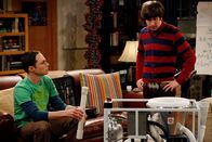 The Big Bang Theory – Sheldon Cooper (Jim Parsons, l), Howard Wolowitz (Simon Helberg, r)