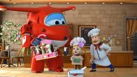Super Wings – Martine hat eine Tortendekorationsmaschine bestellt.
