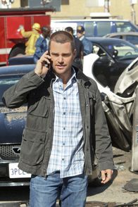 Navy CIS: L.A. – Callen (Chris O'Donnell) muss die schweren Vorwürfe einer Journalistin abwehren, die das Team für die Explosion auf einer Wohltätigkeitsveranstaltung verantwortlich machen will ...