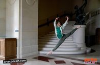Im Gleichschritt - Klassik meets Performance – Die Choreographien von Alvaro Dule (Bild) und Riyad Fghani illustrieren das Konzert mit verschiedenen Tanzsequenzen, die sowohl beim klassischen Ballett als auch beim Hip-Hop Anleihen nehmen.