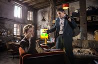Huck – Angelo (Roberto Guerra, r.), ein ziemlich guter Freund von Huck (Patrick von Blume, l.) ist aus dem Gefängnis entlassen worden und braucht eine Bleibe.