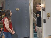 The Big Bang Theory – Als Amy (Mayim Bialik, l.) ein wissenschaftliches Projekt an Sheldons (Jim Parsons, r.) Universität betreut, geraten die beiden in einen handfesten Streit ...