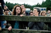 Rapa – Norma (Lucía Veiga, li.) und ihre Mutter Balbina (Berta Ojea, re.) feiern das traditionelle Wildpferdetreiben der Region.
