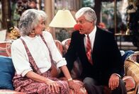 Golden Girls – Dorothy Zbornak (Bea Arthur, li.)