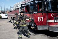 Chicago Fire – Auf zum Einsatz, l-r: Alberto Rosende als Gallo, Jesse Spencer als Matthew Casey