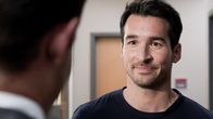 Station 19 – Station 19 Staffel 4 Folge 9 Loslassen fällt ihm schwer: Jay Hayden als Travis Montgomery Copyright: SRF/ABC Studios