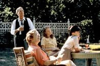 Mr. & Mrs. Bridge – Die Kinder wachsen heran und India (Joanne Woodward, 2.v.l.) wird bewusst, dass ihre eigenen Bedürfnisse jahrelang durch die emotionale Kälte ihres Mannes (Paul Newman, li.) unterdrückt wurden.