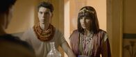 Theodosia – Der "junge Darius" (Louis Martino) will seine Freundin Tia (Marwa Zyour), die Tochter des Pharaos, beschützen.
