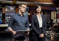 Navy CIS: L.A. – Eric Beale (Barrett Foa, l.); Sarah "Mac" Mackenzie (Catherine Bell, r.)