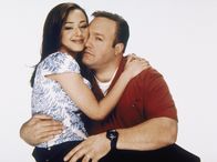 King of Queens – L-R: Carrie Heffernan (Leah Remini), Doug Heffernan (Kevin James)