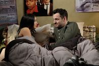 New Girl – Wird Nick (Jake Johnson, r.) die Beziehung mit Reagan (Megan Fox, l.) wirklich beenden?