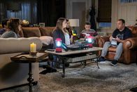 Kevin Can Wait – (v.li.) Leah Remini (Vanessa Cellucci), Mary-Charles Jones (Sara Gable), Taylor Spreitler (Kendra Gable), James DiGiacomo (Jack Gable), Kevin James (Kevin Gable).