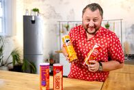BesserEsser – Wer an Snacks denkt, denkt an Chips. Gerade Stapelchips sind der Klassiker beim Fernsehabend. Sebastian Lege erklärt, wie die Hersteller den Snack so unwiderstehlich machen.