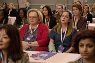 Baskets – Christine Baskets (Louie Anderson, l.); Martha (Martha Kelly, r)