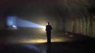 Lost Places - Geheime Welten – MiG-Kampfpilot Hasan Imamovi? in den Höhlen des ehemaligen jugoslawischen Militärflugplatzes Željava. Für diesen Stützpunkt wurden 3,5 Kilometer Tunnel in den Berg gesprengt.