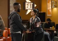 Call Me Kat – Daniel (Lamorne Morris, l.); Randi (Kyla Pratt, r.)