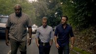 Hawaii Five-0 – Ein neuer Fall wartet auf Steve (Alex O'Loughlin, r.), Danny (Scott Caan, M.) und Grover (Chi McBride, l.) ...
