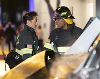 9-1-1 Notruf L.A. – Howie "Chimney" Han (Kenneth Choi, l.); Henrietta "Hen" Wilson (Aisha Hinds, r.)