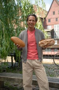Servicezeit-Reportage: Die Tricks ... – Wie viel echtes Handwerk steckt noch in Brot und Brötchen, die täglich über die Ladentheke gehen?