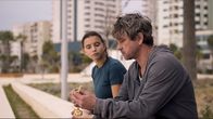 Rohbau – Als Irsa (Angjela Prenci) auf der Baustelle auftaucht, will Lutz (Peter Schneider) sie so schnell wie möglich loswerden.