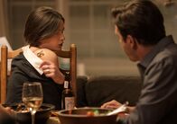 Reckoning – Amanda Serrato (Mitzi Ruhlmann) und Mike Serrato (Aden Young)