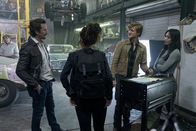 MacGyver – (v.l.n.r.) Russ Taylor (Henry Ian Cusick); Riley Davis (Tristin Mays); Angus MacGyver (Lucas Till); Desi Nguyen (Levy Tran)