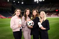 Fußball: Europameisterschaft – v.li.: Birgit Nössing, Alina Marzi, Julia Kienast und Anna-Maria Wiesinger während ServusTVs UEFA EURO 2024 Media Day in Wals-Siezenheim, Österreich am 9. April 2024