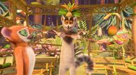 King Julien – King Julien (Mi.) möchte mithilfe eines Chamäleons herausfinden, was mit Flora los ist.